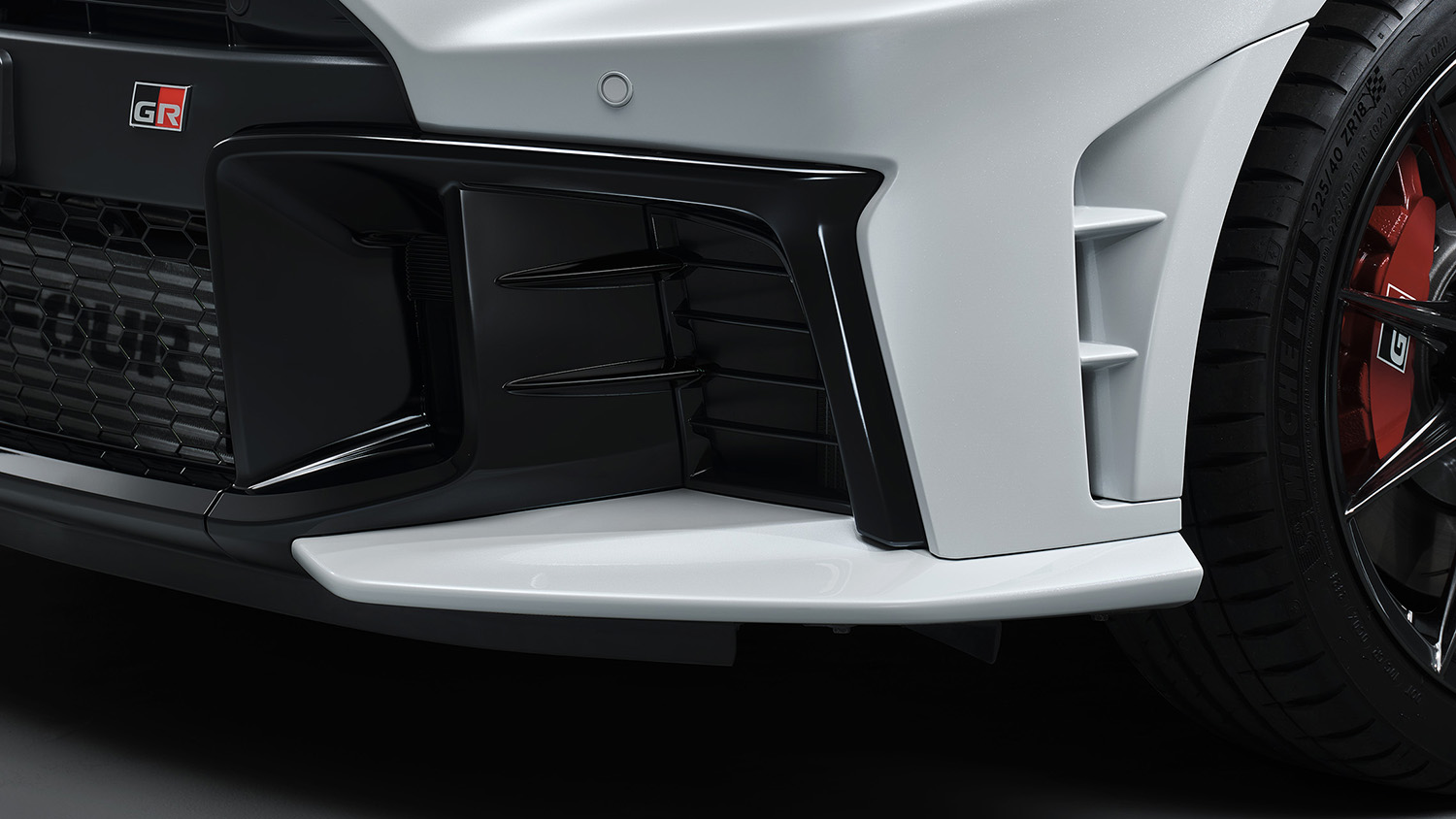 「RZ High performance」+「Aero performance package」のフロントリップスポイラー