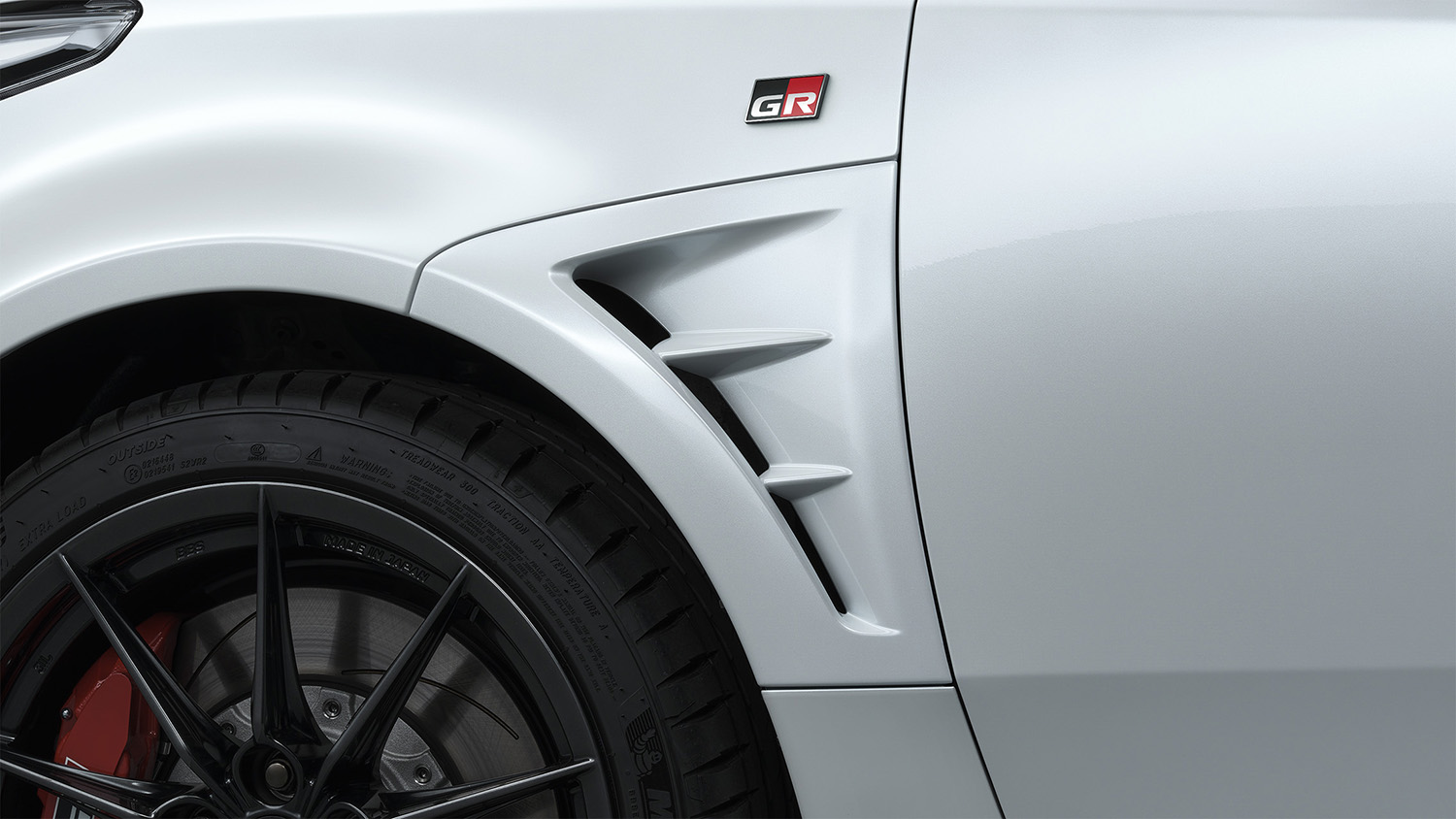 「RZ High performance」+「Aero performance package」のフェンダーダクトー