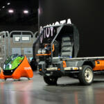 ひとり乗りトラックの奇抜すぎる姿は未完成だけど完成形！　クルマで「社会づくり」を担うトヨタの「IMVオリジン」に天晴れ！【ジャパンモビリティショー2025】