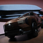 【画像】「今後の三菱はどんどんシンプルになる」ってダイナミックシールドはどうなるの!?　「ELEVANCE Concept」のデザインに隠された「格、鍛、純」の秘密【ジャパンモビリティショー2025】 〜 画像6