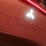 【画像】「今後の三菱はどんどんシンプルになる」ってダイナミックシールドはどうなるの!?　「ELEVANCE Concept」のデザインに隠された「格、鍛、純」の秘密【ジャパンモビリティショー2025】 〜 画像13