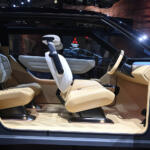 【画像】「今後の三菱はどんどんシンプルになる」ってダイナミックシールドはどうなるの!?　「ELEVANCE Concept」のデザインに隠された「格、鍛、純」の秘密【ジャパンモビリティショー2025】 〜 画像16