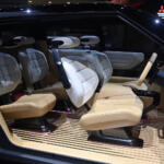 【画像】「今後の三菱はどんどんシンプルになる」ってダイナミックシールドはどうなるの!?　「ELEVANCE Concept」のデザインに隠された「格、鍛、純」の秘密【ジャパンモビリティショー2025】 〜 画像23