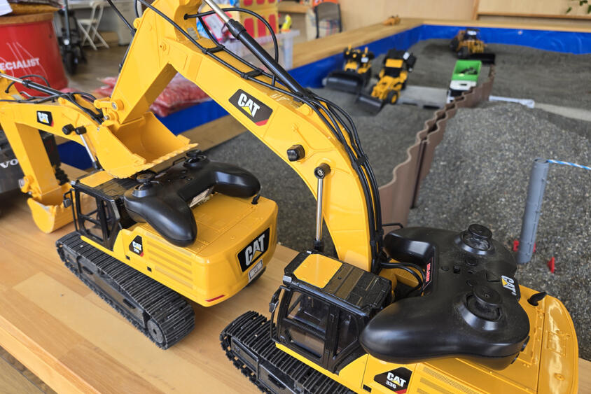 マニアックだけどドはまり確実！　重機R/Cモデル専門カフェに潜入してみた