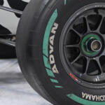 子どもはフォーミュラカーに乗って大人はその横でお勉強!?　アブラヤシにオレンジの皮も使ってるヨコハマタイヤがエコだった【ジャパンモビリティショー2025】