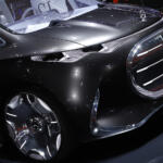 50インチ超えのディスプレイ装備の超豪華空間でレクサスLMに宣戦布告！　Ｖクラスの未来を象徴する「ビジョンＶ」が魅せた驚愕の中身【ジャパンモビリティショー2025】