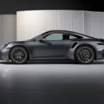 ポルシェ911が電動ターボ２機がけで異次元の速さに！　怪物化した「911ターボＳ」衝撃のマイチェン