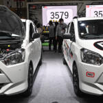 「なんで素の商用車を展示!?」と思ったら激熱マシンかよ！　５速MT搭載のミライース「tuned by D-SPORT Racing」はホットハッチ好き歓喜の中身