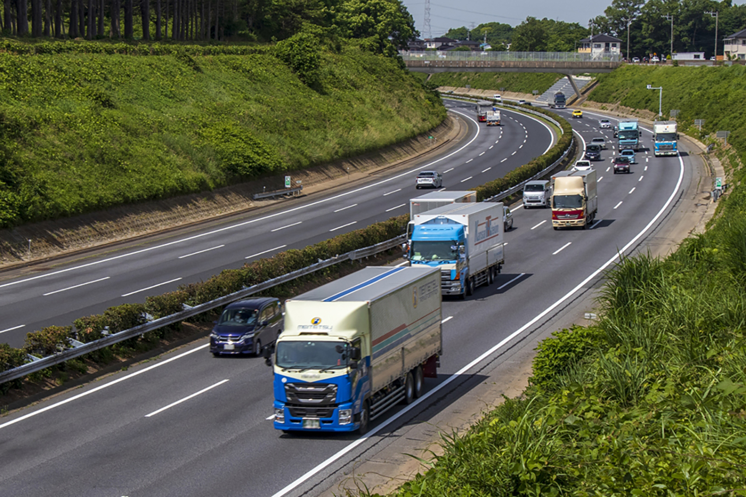 トラックによる物流