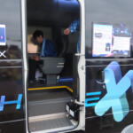 【画像】「なんでやねん！」気がつきゃ大阪マスターに!!　XRを利用した没入型観光バスの取り組み 〜 画像2