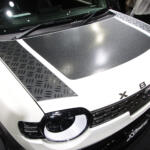 遊び心も実用性も純正クオリティ！　スズキ純正アクセサリーでクロスビーとスーパーキャリイの完成度が爆上がり【大阪オートメッセ2026】