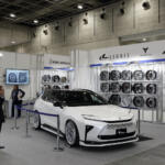 「ウェッズ」の新展開を見逃したらもったいない！　60年ものあいだ攻め続けてきた名門ホイールブランドは2026年も最新トレンドに切り込んだ【大阪オートメッセ2026】