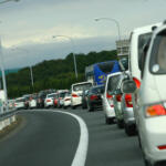 【画像】加速したと思えば減速する落ち着きのないクルマ！　「波状運転」は安全面でも環境面でもなにひとついいことのない悪癖なので今すぐやめるべきだった 〜 画像2