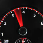 【画像】加速したと思えば減速する落ち着きのないクルマ！　「波状運転」は安全面でも環境面でもなにひとついいことのない悪癖なので今すぐやめるべきだった 〜 画像3