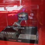 【画像】本当にベルガーがF1で使っていたパーツがアクセサリーに！　レースファン垂涎のアイテムの正体とは 〜 画像11