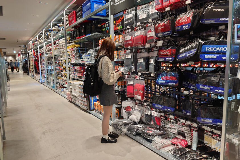 クルマを買ったらまずはこれだけ揃えとけ！　買って損なしの「カー用品」５点＋α