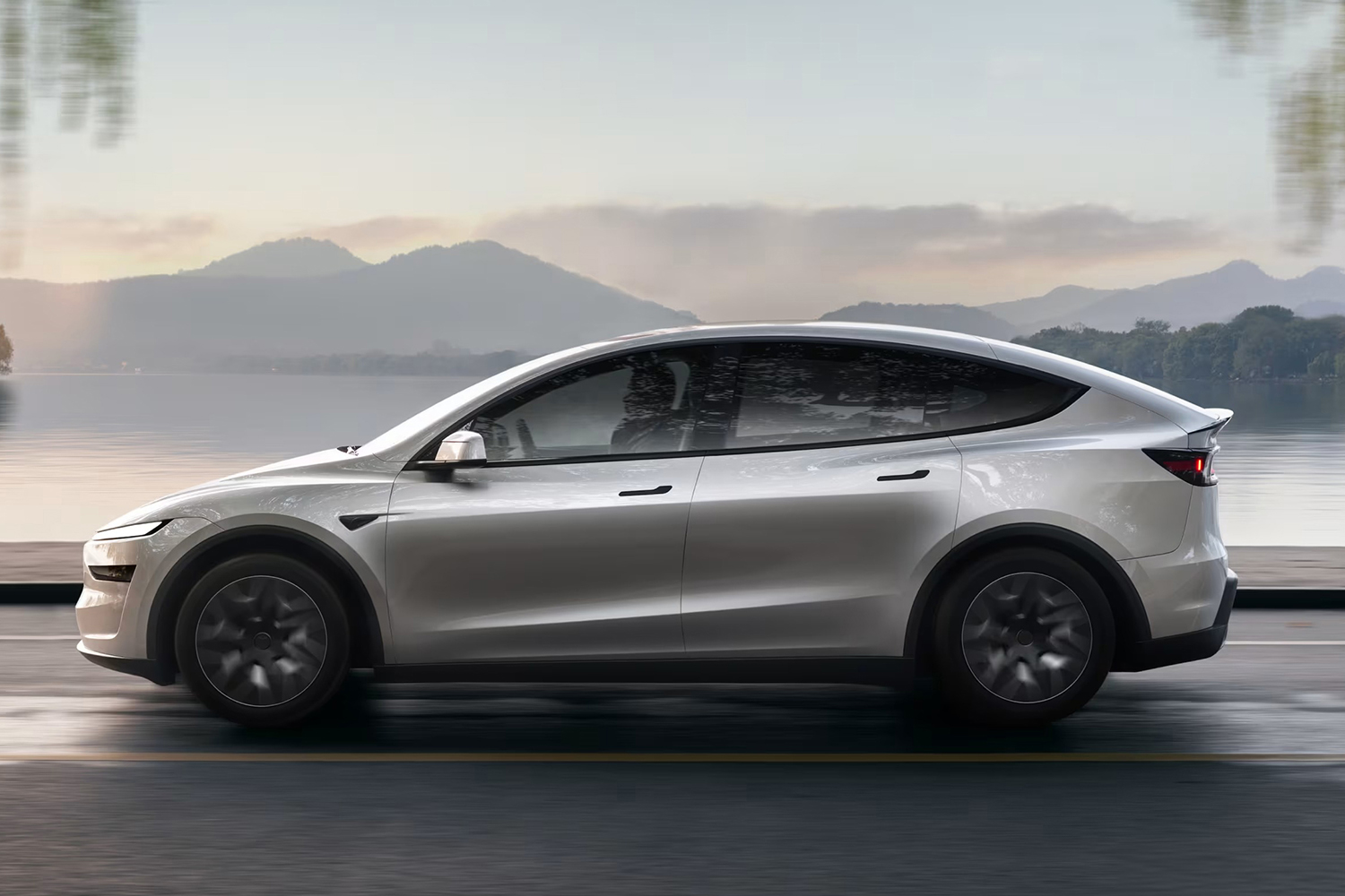 テスラがモデルYベースのニューモデル「モデルY L」を発表