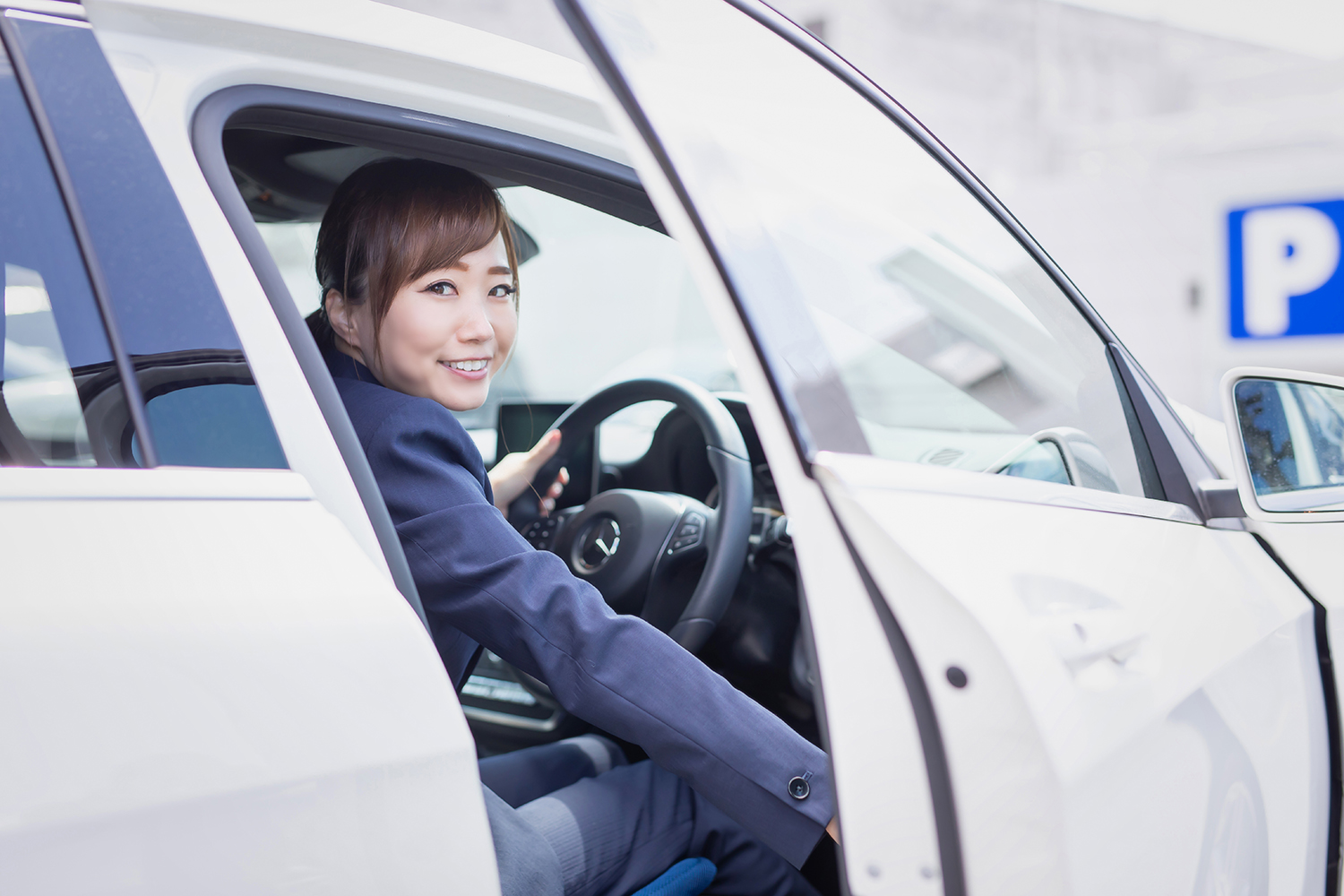 女性ドライバーのイメージ