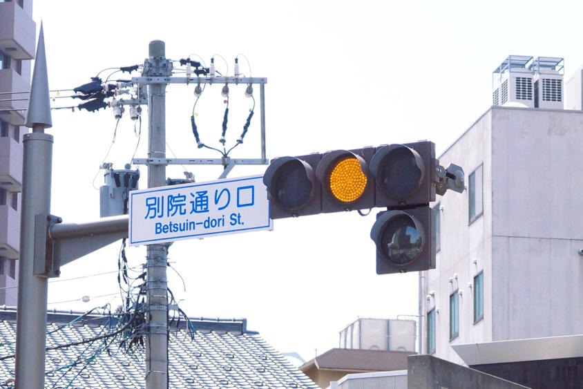 クルマに乗る以上「知ってなきゃダメ」なのに知らない人がいる！　信号機の意味を今一度シッカリ確認して!!