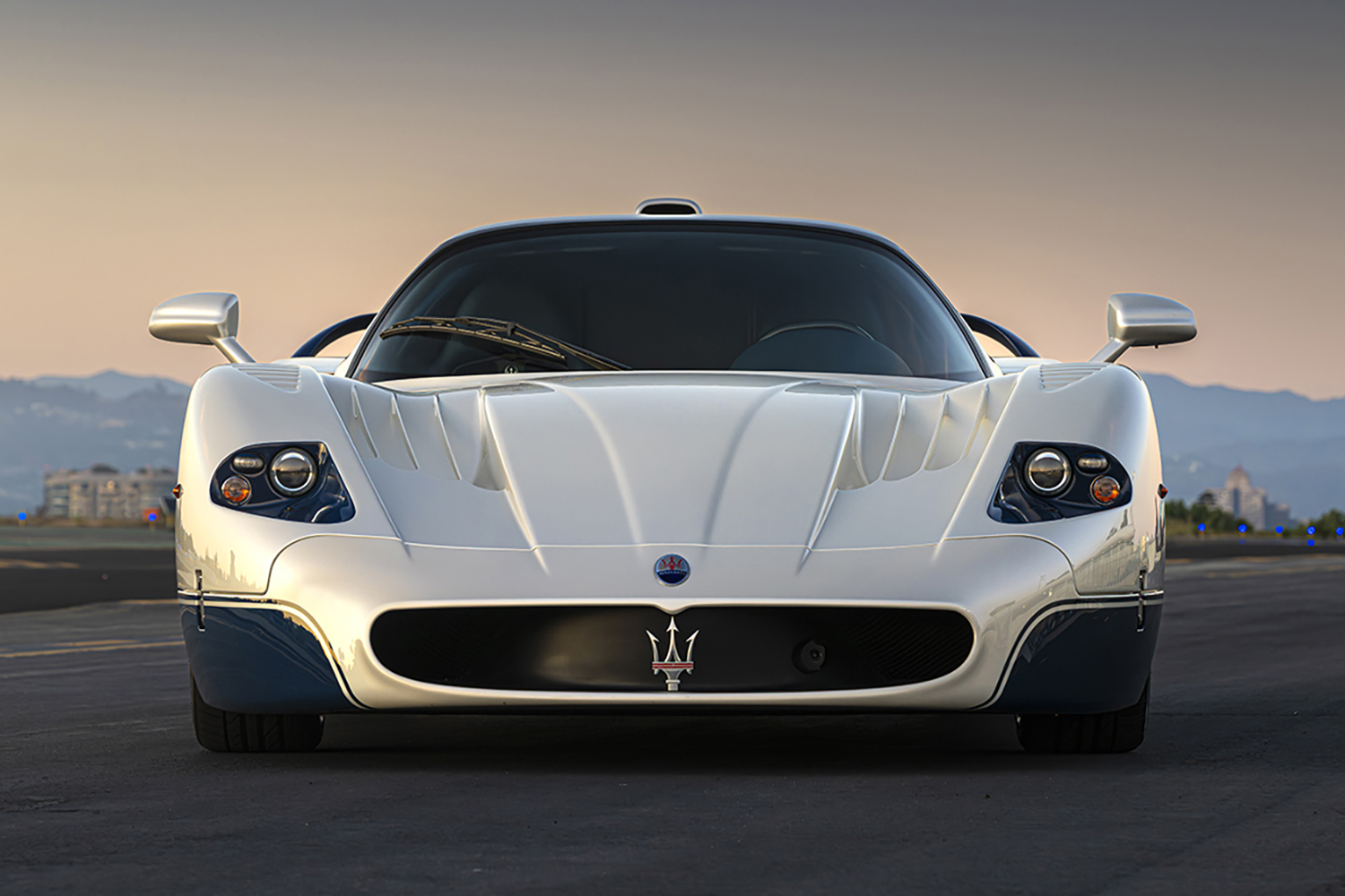 「マセラティMC12」はフェラーリが叶えられなかった夢を実現したスーパーカーだった【21世紀スーパーカーFILE #030】