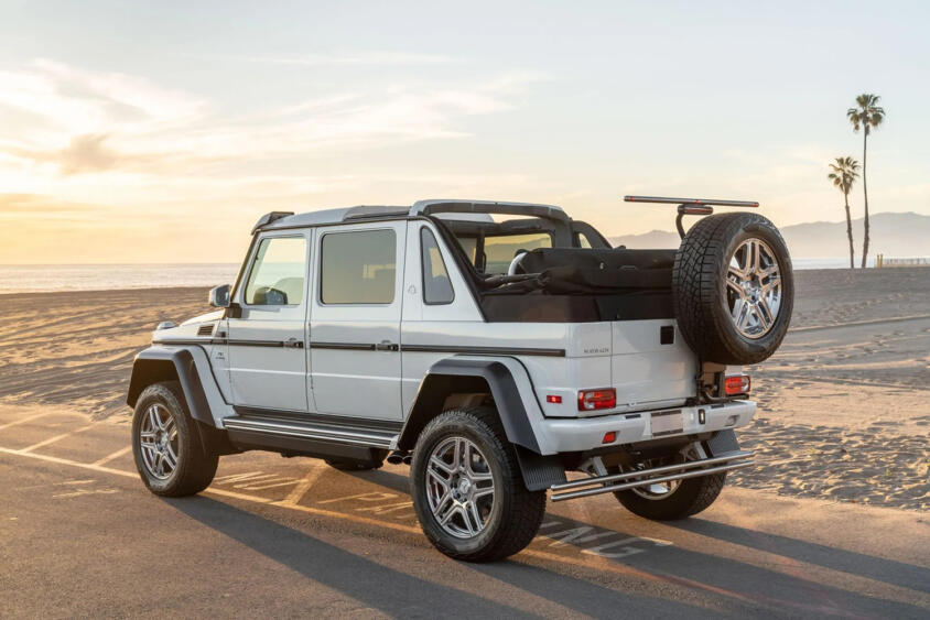ベントレーもロールス・ロイスも「そこのけ」状態！　マイバッハが手がけた「G650ランドレー」の圧倒的な存在感