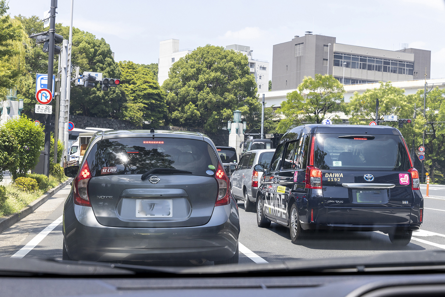 混雑している道路
