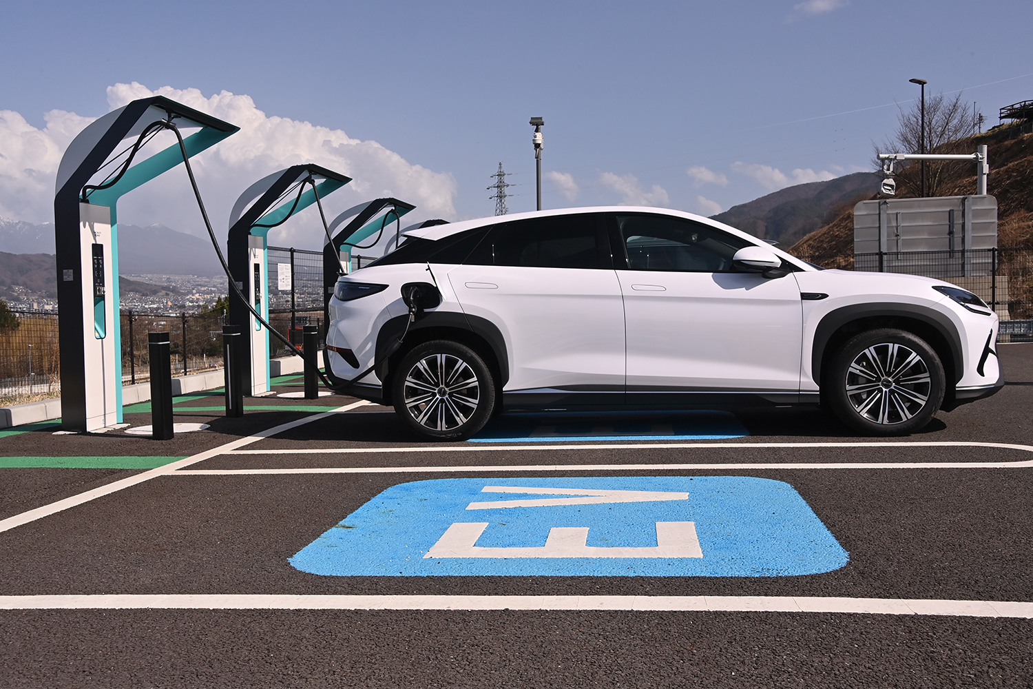 EVユーザーが唱える「給油不要論」をガソリン車ユーザー目線で審議してみた