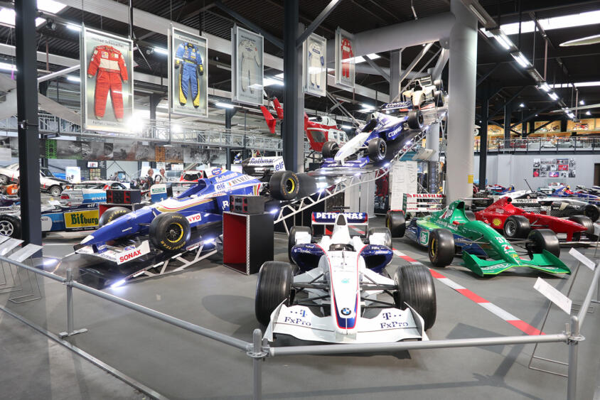 アウトバーンに潜む“初見殺し”の罠！　そこを抜けるとF1にバイクにコンコルドまでが居並ぶ最強博物館が待っていた