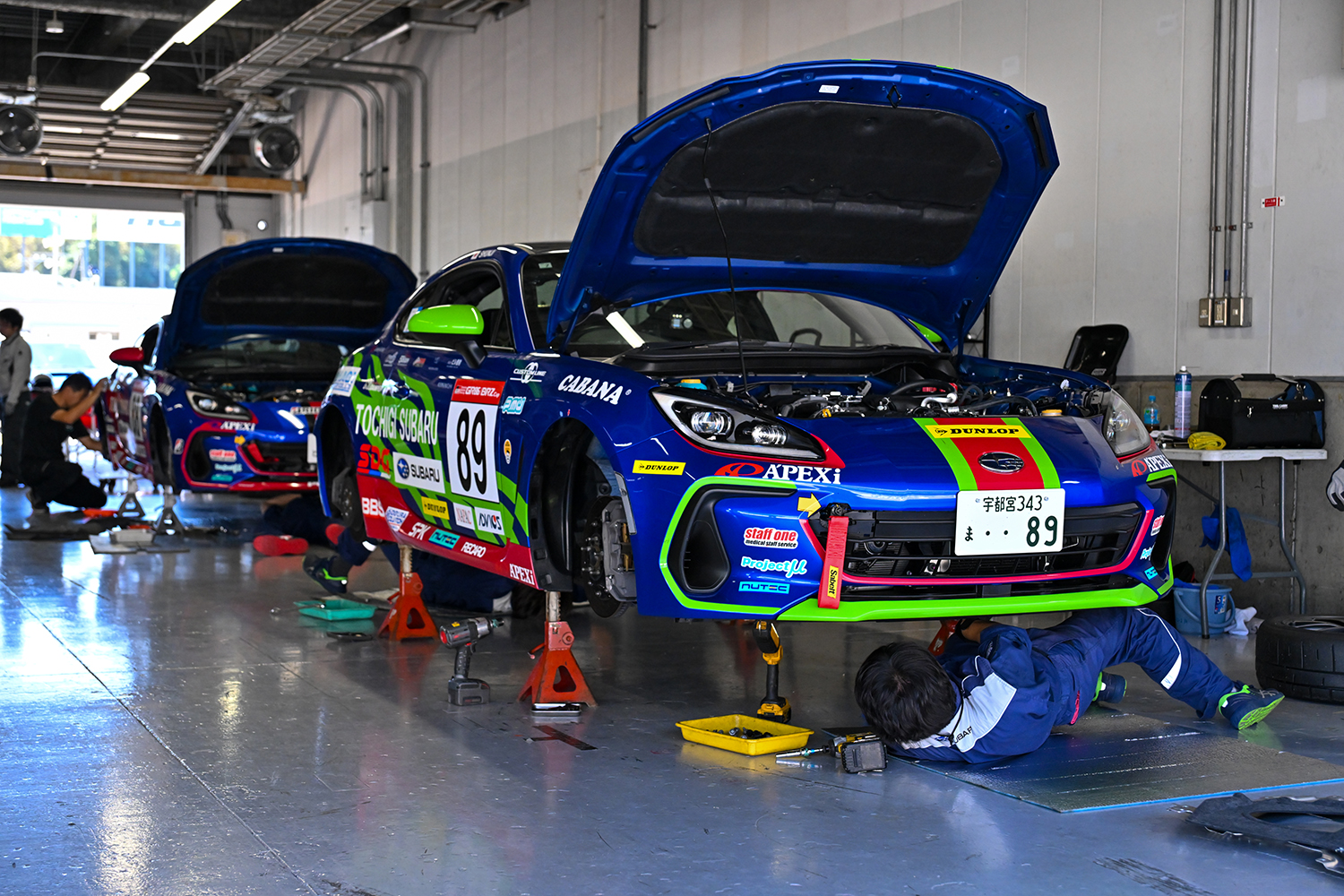 TGR GR86/BRZ Cupに参戦するチームタクティとメカニックたち