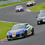 【画像】新しいマシンに新しい路面と初めて尽くしで挑む激戦の鈴鹿！　GR86／BRZ Cup第６戦に挑んだチームタクティに課された試練 〜 画像95