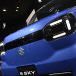 最新EVになぜ「古いシフトノブ」？　スズキ新型「eSKY」開発者に直撃してわかったユーザー第一主義