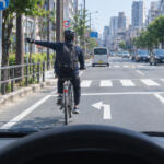 【画像】クルマの運転手は絶対知っておくべき！　ヒヤリを防ぐ自転車の「手信号」の意味 〜 画像7